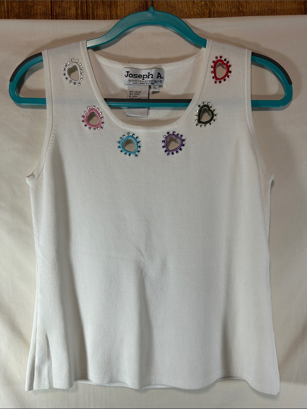 Joseph A White Sleeveless Top with Multicolor Heart Studs